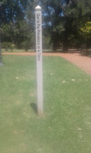 Poste_paz_Tierra