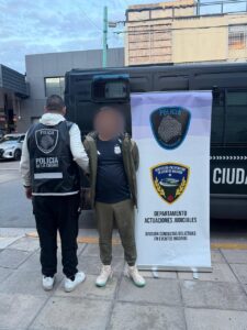 LA POLICÍA DE LA CIUDAD DETUVO A DOS PRÓFUGOS DURANTE LA DESPEDIDA DE MESSI